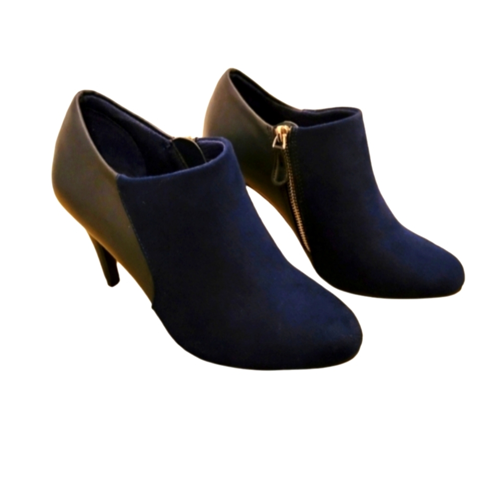 Navy Blue Heels 👠